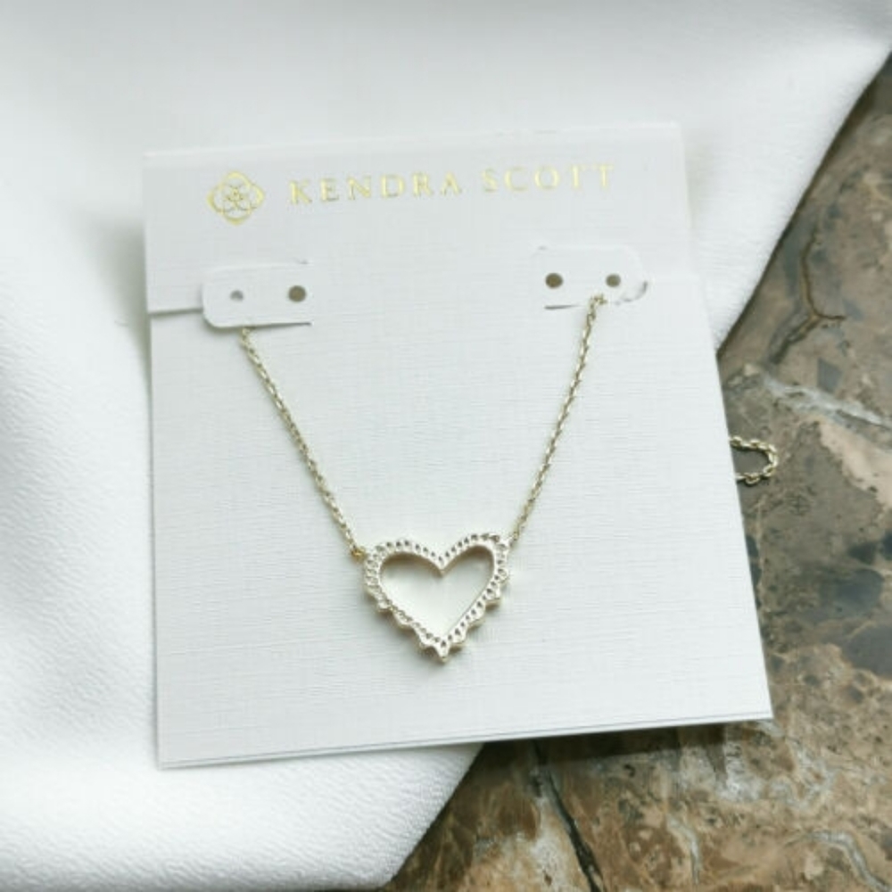 Nwot Kendra Scott Sophee gold heart necklace